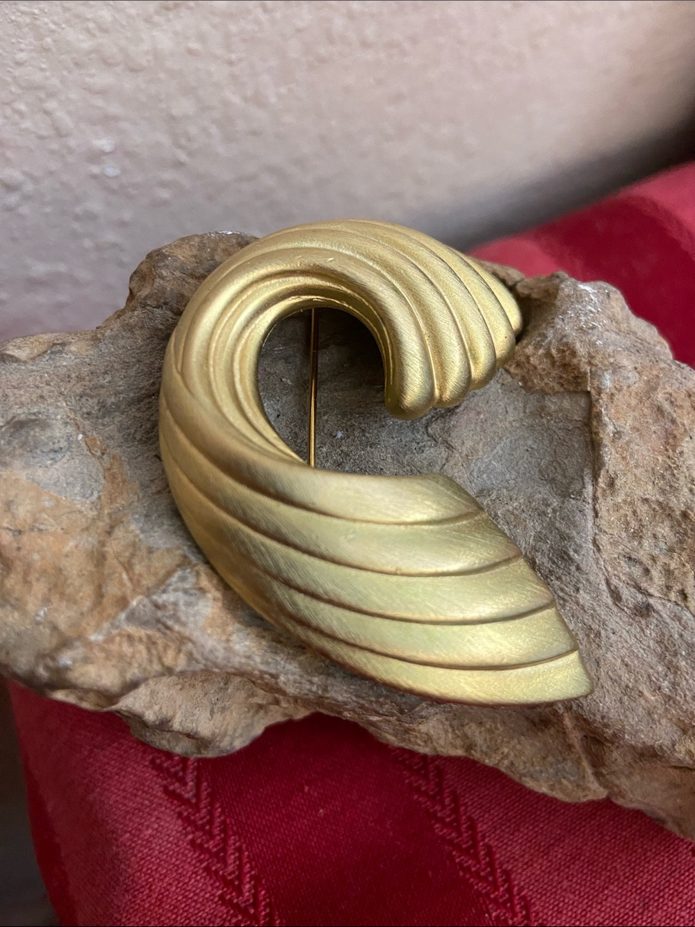 Vintage CASUAL CORNER Gold Tone Curved Sculptural Broach